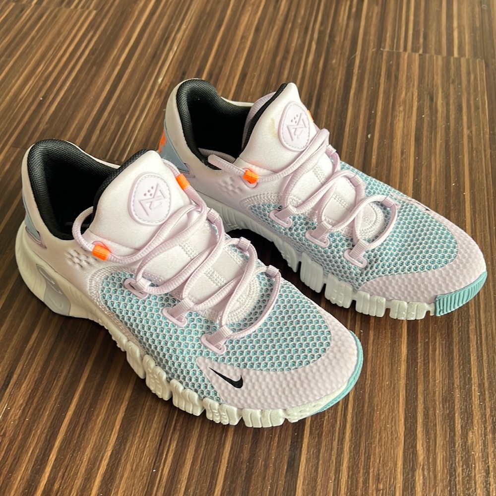 Nike tennis shoes